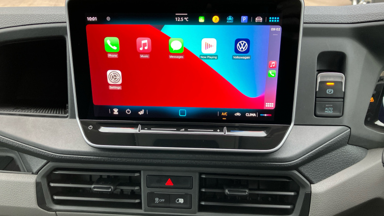 Volkswagen Crafter Cr35 Mwb Diesel Fwd 2.0 TDI 140PS Commerce Plus Low Roof Van